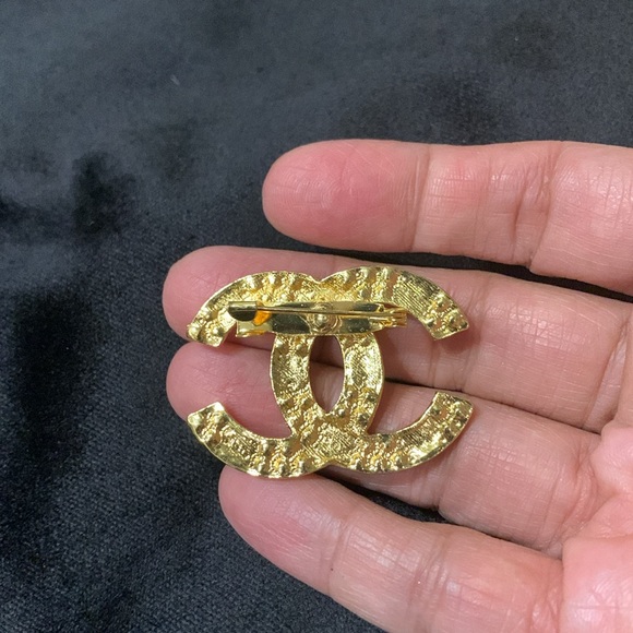 Chanel brooch - Picture 3 of 7